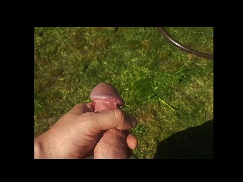 ❤️ Una guapa calenta es folla el seu cony rosa i es corre amb un esquitxat en un jardí d'estiu ☑ Només porno al porno ca.bookland.top ❌❤